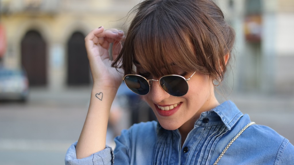 THEBLUELIGHTEYES.COM